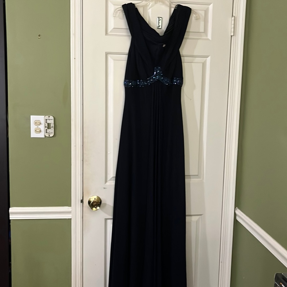 JS Boutique size 10 women’s formal navy blue gown
